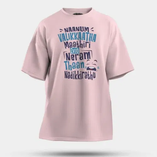 Naanum valikkaatha maathiri evlo neram thaan nadikkirathu men/unisex oversized t-shirt in light baby pink color